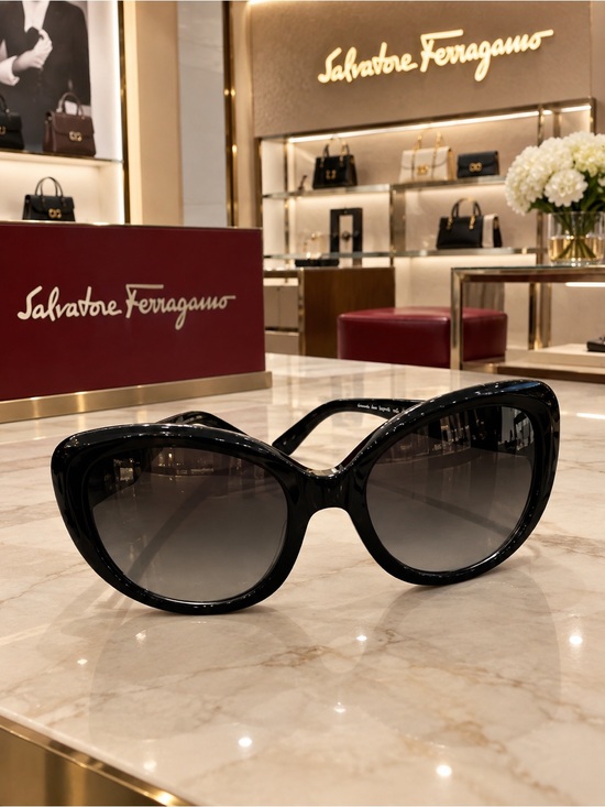 Salvatore Ferragamo Accessories - Salvatore Ferragamo oversized sunglasses 🕶️